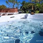 Penthouse - Jacuzzi - Terrace - Parking - 2 Pools * Antibes