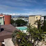 Penthouse - Jacuzzi - Terrace - Parking - 2 Pools Daire *