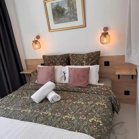 Penthouse - Jacuzzi - Terrace - Parking - 2 Pools アパート アンティーブ