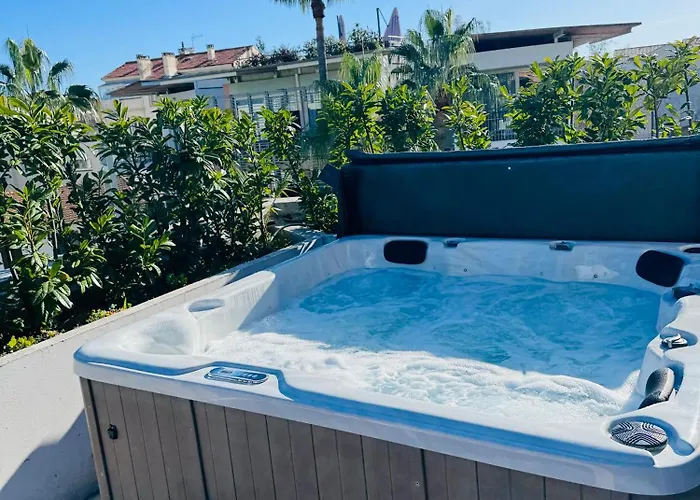 Penthouse - Jacuzzi - Terrace - Parking - 2 Pools Apartamento Antibes